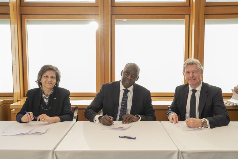 IFC et ALD annoncent un nouveau partenariat pour développer des flottes de véhicules verts dans les marchés émergents