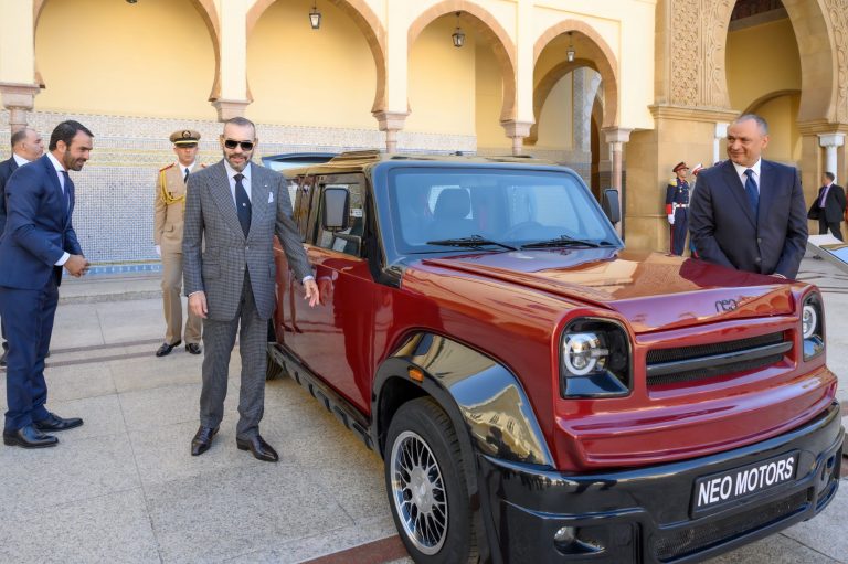 Présentation à SM le Roi d’un modèle de la 1ère marque automobile marocaine et du prototype de véhicule à hydrogène d’initiative marocaine