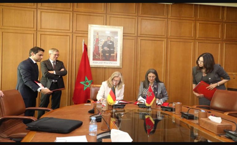 Maroc-Allemagne : signature des contrats de garantie pour Noor Midelt et l’approvisionnement en eau